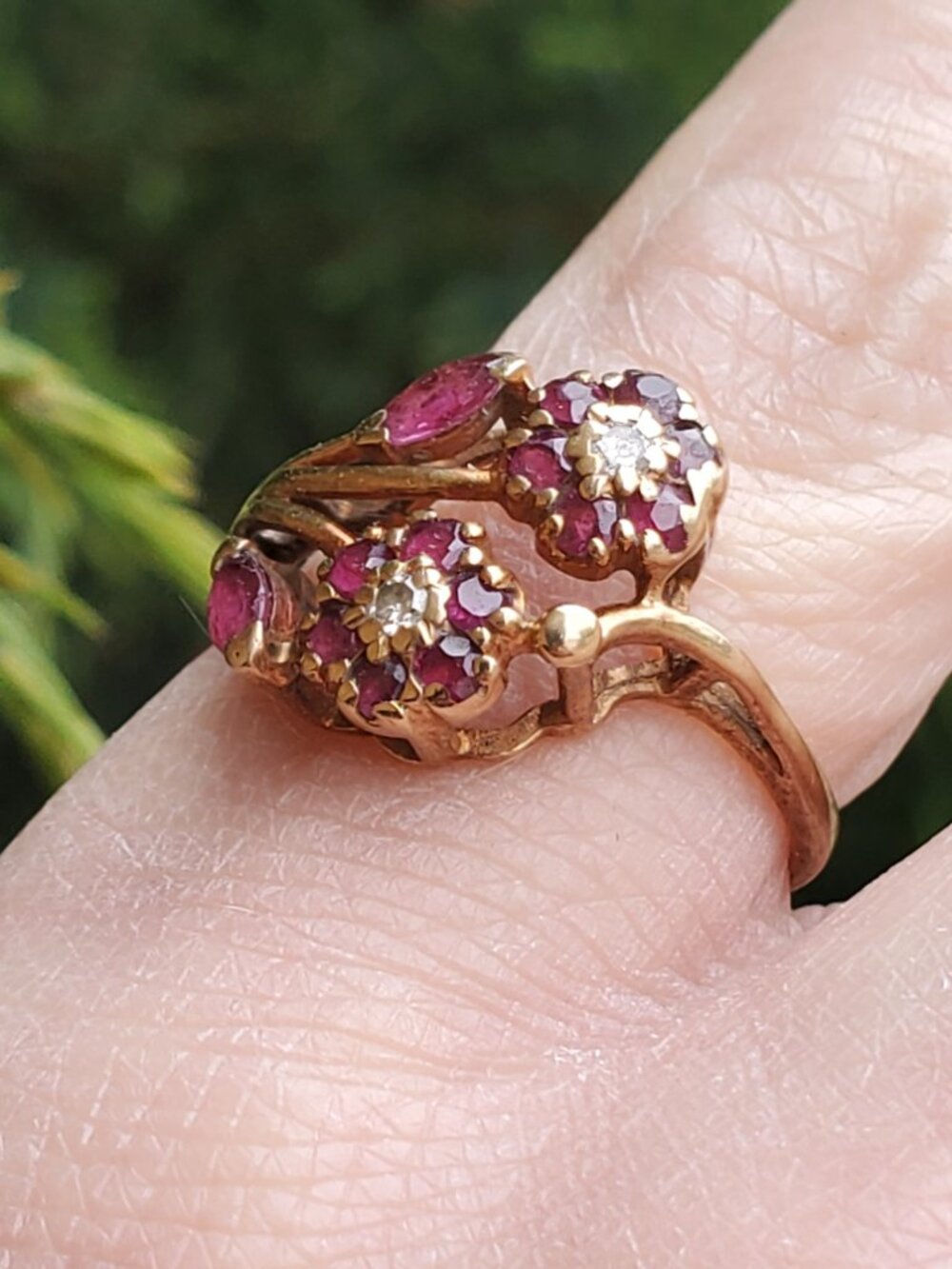 Vintage 10K Yellow Gold Diamond & Rhodolite Garnets Floral Bypass Ring Size 7 - Picture 3 of 13